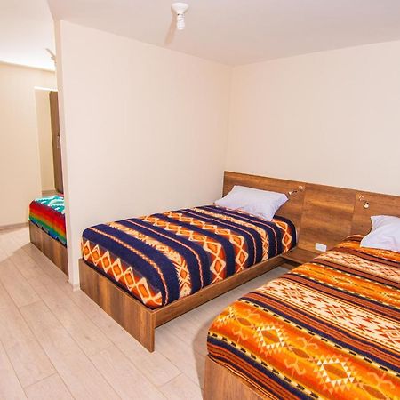 The Traveler Hostel オタバロ エクステリア 写真