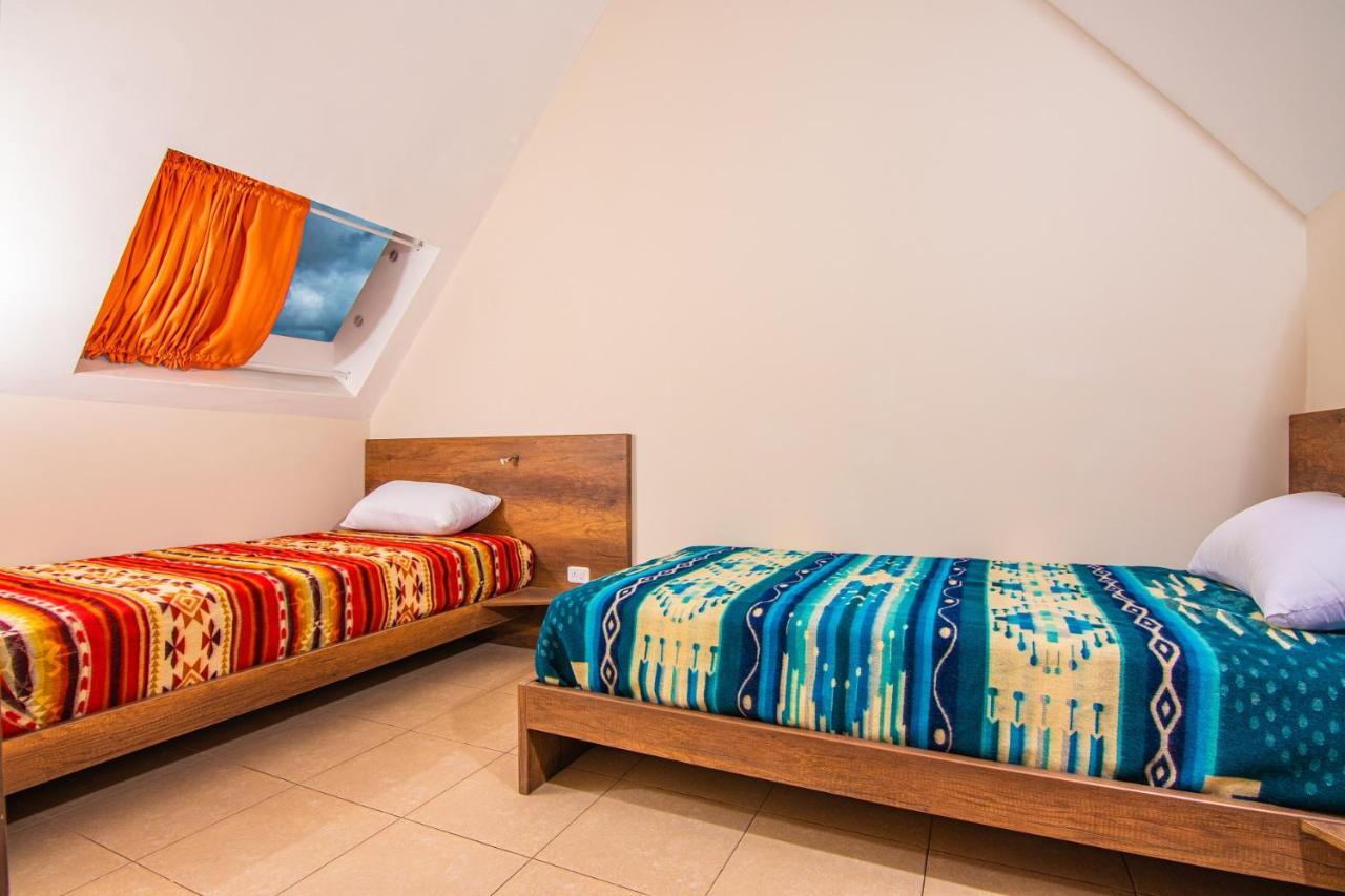 The Traveler Hostel オタバロ エクステリア 写真